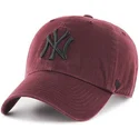 47-brand-mlb-clean-up-new-york-yankees-kappe-mit-gebogenem-schirm-in-granatrot-mit-schwarzem-logo