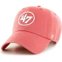 rote-gebogene-kappe-mit-47-clean-up-logo-von-47-brand