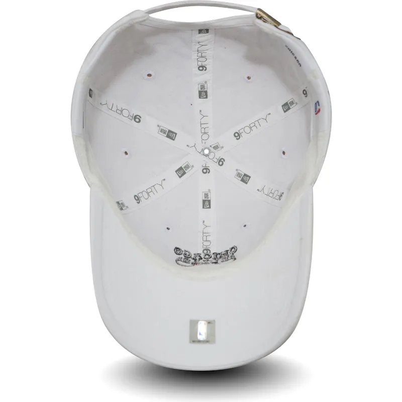 cap-izliekta-white-adjustable-strap-9forty-washed-no-chicago-bulls-nba-no-new-era