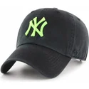 schwarze-gebogene-kappe-mit-grunem-new-york-yankees-logo-mlb-clean-up-von-47-brand