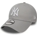 gorra-curva-gris-ajustable-9forty-essential-de-new-york-yankees-mlb-de-new-era