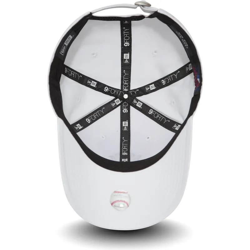 weisse-verstellbare-gebogene-kappe-9forty-essential-der-new-york-yankees-mlb-von-new-era