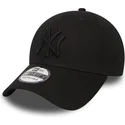 svart-kurvad-keps-med-svart-logotyp-39thirty-classic-justerad-fran-new-york-yankees-mlb-av-new-era