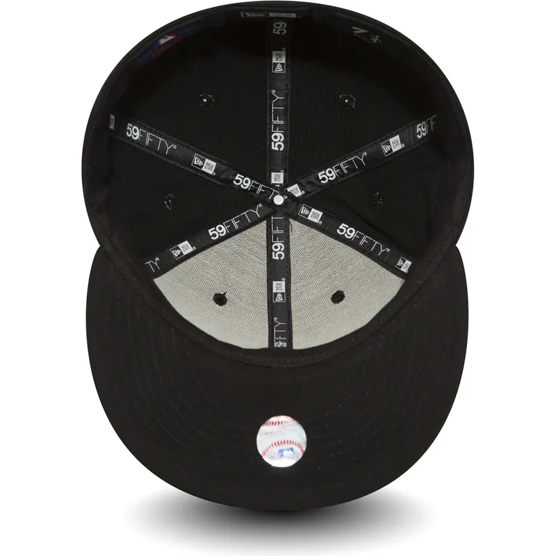 svart-platt-keps-justerad-59fifty-black-on-black-fran-new-york-yankees-mlb-av-new-era
