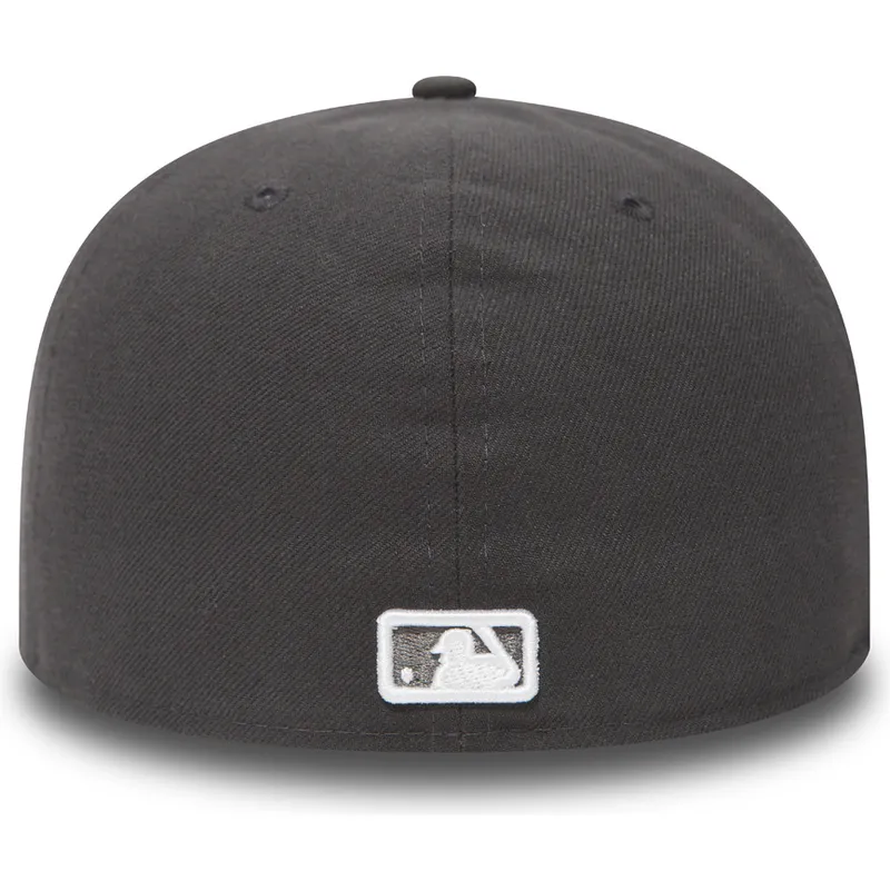 flache-steingraue-angepasste-59fifty-essential-kappe-der-new-york-yankees-mlb-von-new-era