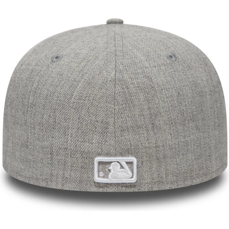 graue-anliegende-59fifty-essential-flat-cap-der-new-york-yankees-mlb-von-new-era