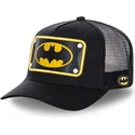 schwarze-trucker-kappe-mit-batman-logo-plakette-batp5-dc-comics-von-capslab