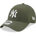 grune-verstellbare-curved-cap-9forty-league-essential-der-new-york-yankees-mlb-von-new-era