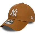new-era-9forty-league-essential-new-york-yankees-mlb-verstellbare-kappe-mit-gebogenem-schirm-in-weizenbraun