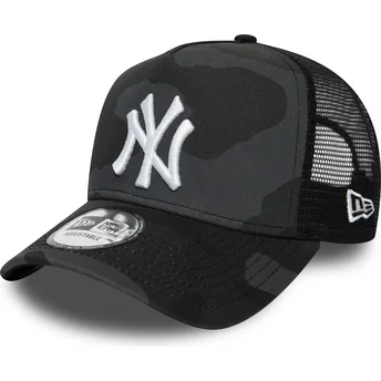 new-era-mlb-new-york-yankees-essential-camo-a-frame-schwarze-tarntrucker-kappe-mit-weissem-logo