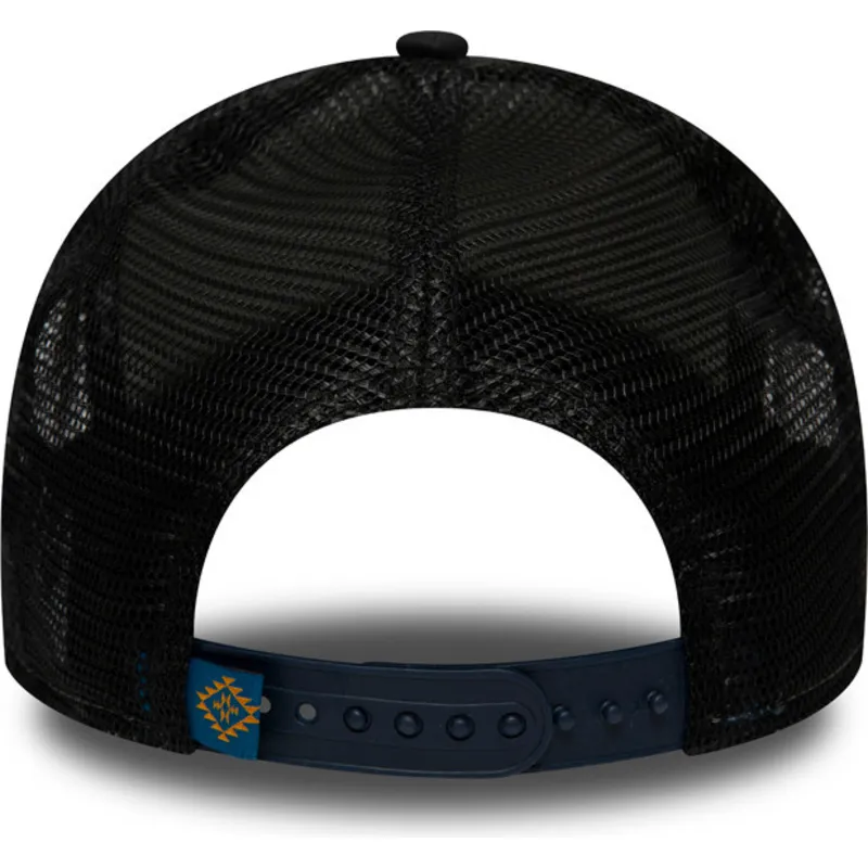 cepur-izliekta-truckeris-tumsi-zils-snapback-bear-tattoo-pack-a-frame-no-new-era