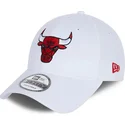 cepur-izliekta-balts-regulejams-9forty-side-mark-no-chicago-bulls-nba-no-new-era