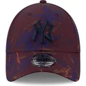 verstellbare-bordeauxrote-curved-cap-mit-marineblauem-logo-9forty-ray-scape-der-new-york-yankees-mlb-von-new-era
