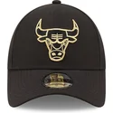 cepur-izliekta-melns-snapback-9forty-black-and-gold-no-chicago-bulls-nba-no-new-era