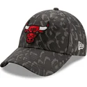 cepur-izliekta-maskesanas-regulejams-9forty-all-over-camo-no-chicago-bulls-nba-no-new-era