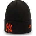 schwarze-mutze-mit-braunem-logo-league-essential-cuff-der-new-york-yankees-mlb-von-new-era