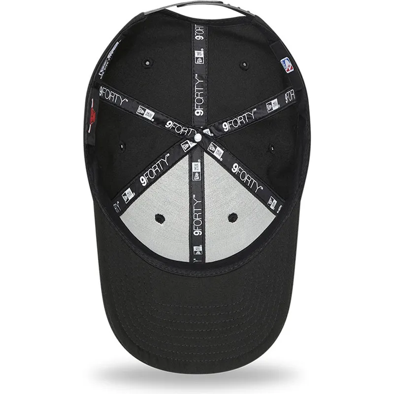 cepur-izliekta-melns-snapback-9forty-black-base-no-chicago-bulls-nba-no-new-era