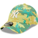 verstellbare-grune-9forty-camo-pack-kappe-der-new-york-yankees-mlb-von-new-era