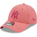 verstellbare-rosa-curved-cap-mit-rosa-logo-9forty-league-essential-der-new-york-yankees-mlb-von-new-era
