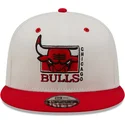 gorra-plana-blanca-y-roja-snapback-9fifty-white-crown-de-chicago-bulls-nba-de-new-era