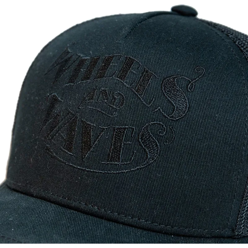 cap-izliekta-black-snapback-no-wheels-and-waves