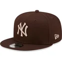 cepur-plakana-bruns-snapback-9fifty-league-essential-no-new-york-yankees-mlb-no-new-era