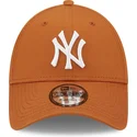 cepur-izliekta-bruns-regulejams-9forty-league-essential-no-new-york-yankees-mlb-no-new-era