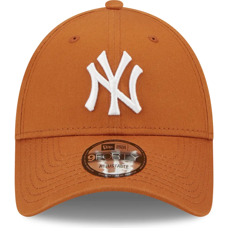 cepur-izliekta-bruns-regulejams-9forty-league-essential-no-new-york-yankees-mlb-no-new-era