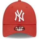 cepur-izliekta-sarkans-regulejams-9forty-league-essential-no-new-york-yankees-mlb-no-new-era