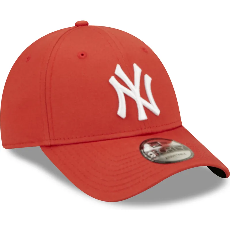 cepur-izliekta-sarkans-regulejams-9forty-league-essential-no-new-york-yankees-mlb-no-new-era