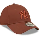 cepur-izliekta-bruns-regulejams-9forty-league-essential-no-new-york-yankees-mlb-no-new-era