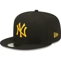 new-era-mlb-new-york-yankees-9fifty-league-essential-snapback-cap-in-schwarz-mit-gelbem-logo