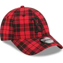 9forty-plaid-boston-red-sox-mlb-verstellbare-rote-kappe-mit-schwarzem-logo-von-new-era