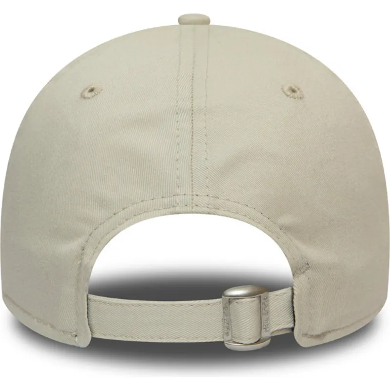 bezowa-regulowana-czapka-z-zakrzywionym-daszkiem-z-czarnym-logo-9forty-league-essential-new-york-yankees-mlb-new-era