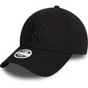 svart-bojd-justerbar-keps-med-svart-logotyp-for-dam-9forty-essential-fran-new-york-yankees-mlb-av-new-era