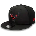 schwarze-snapback-kappe-mit-rotem-logo-9fifty-print-infill-der-chicago-bulls-nba-von-new-era