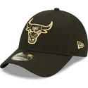 schwarze-gebogene-verstellbare-kappe-mit-goldenem-logo-9forty-metallic-chicago-bulls-nba-von-new-era