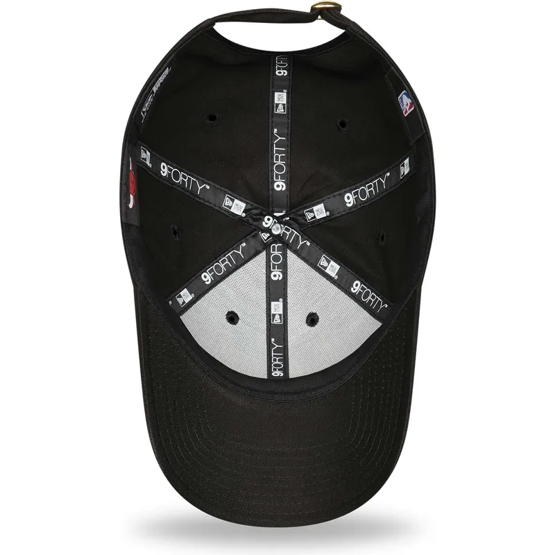 cepur-izliekta-melns-regulejama-lente-dorado-9forty-metallic-no-chicago-bulls-nba-no-new-era