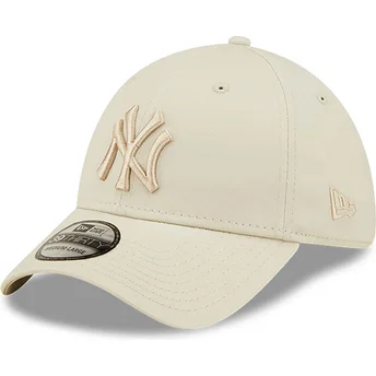 beige-gebogene-verstellbare-kappe-mit-beigem-logo-39thirty-league-essential-der-new-york-yankees-mlb-von-new-era