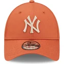 cepur-izliekta-oranzs-regulejams-9forty-league-essential-no-new-york-yankees-mlb-no-new-era