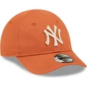 cepur-izliekta-oranzs-regulejams-berniem-9forty-league-essential-no-new-york-yankees-mlb-no-new-era