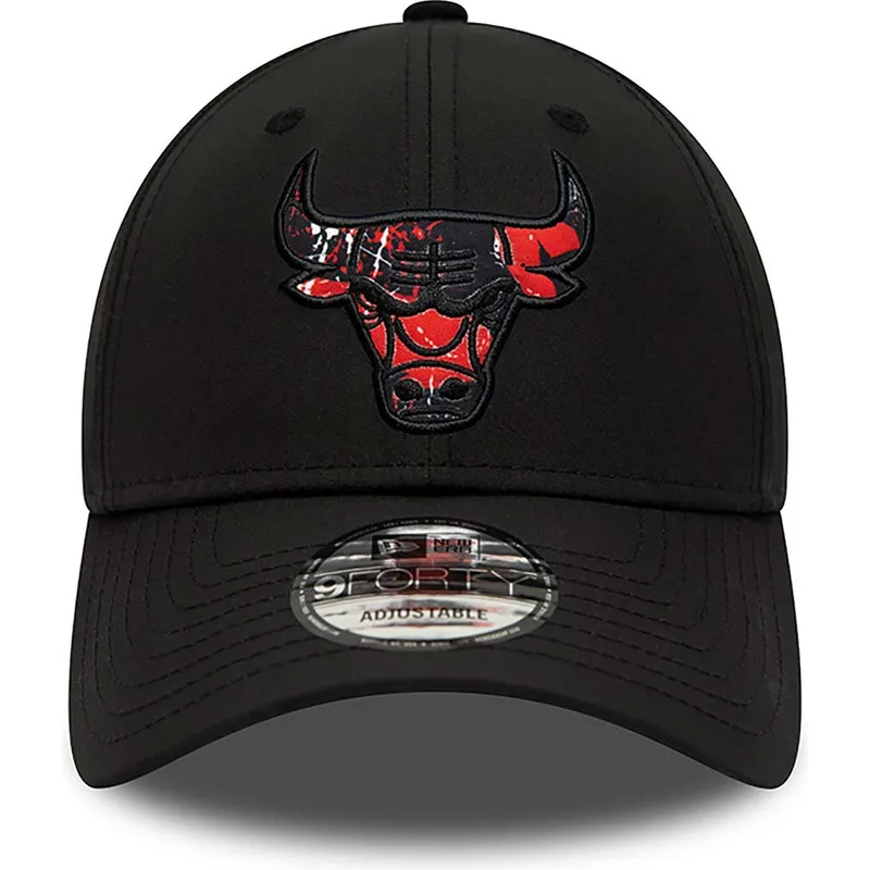 cepur-izliekta-melns-regulejams-9forty-print-infill-no-chicago-bulls-nba-no-new-era