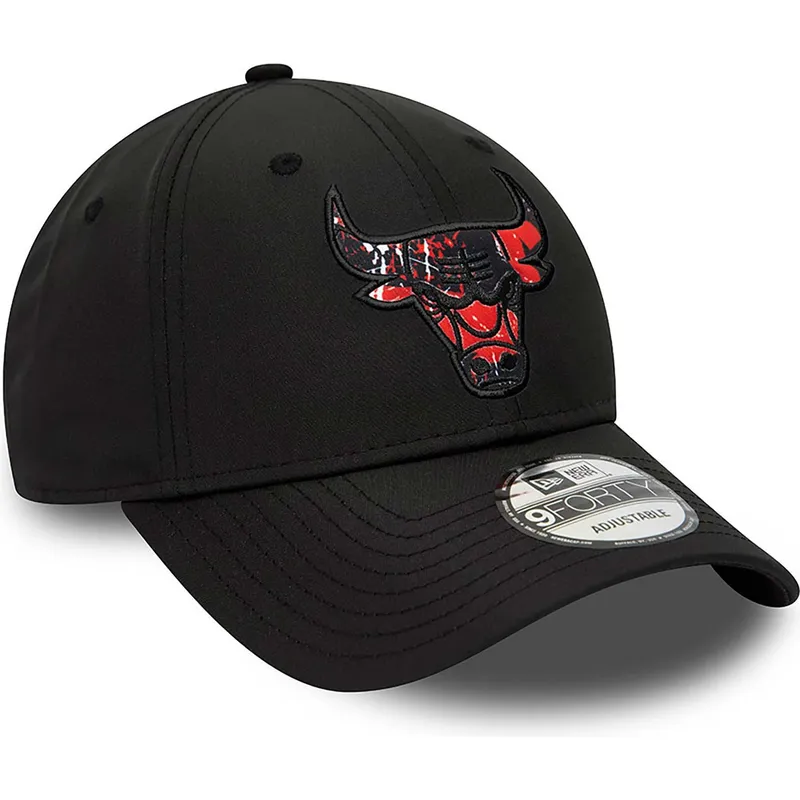 cepur-izliekta-melns-regulejams-9forty-print-infill-no-chicago-bulls-nba-no-new-era