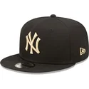 schwarze-snapback-cap-mit-flachem-schirm-und-beigem-logo-9fifty-league-essential-der-new-york-yankees-mlb-von-new-era