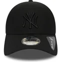 svart-justerbar-kurvad-keps-med-svart-logotyp-9forty-diamond-era-fran-new-york-yankees-mlb-av-new-era