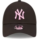 cepur-izliekta-melns-regulejams-berniem-rosa-9forty-league-essential-no-new-york-yankees-mlb-no-new-era