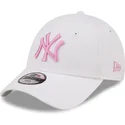 cepur-izliekta-balts-regulejams-berniem-rosa-9forty-league-essential-no-new-york-yankees-mlb-no-new-era