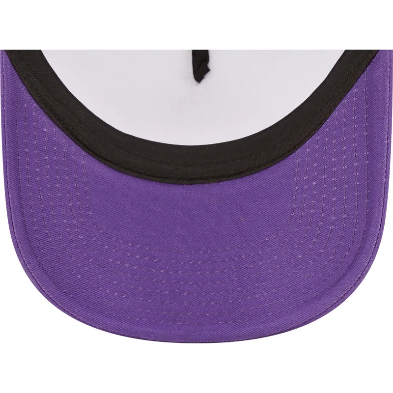 weisse-schwarze-und-violette-trucker-kappe-a-frame-team-colour-der-los-angeles-lakers-nba-von-new-era