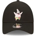 cepur-izliekta-melns-regulejams-9forty-no-spongebob-un-patriks-zvaigzne-no-new-era