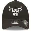 schwarze-verstellbare-curved-cap-9forty-repreve-monochrom-der-chicago-bulls-nba-von-new-era